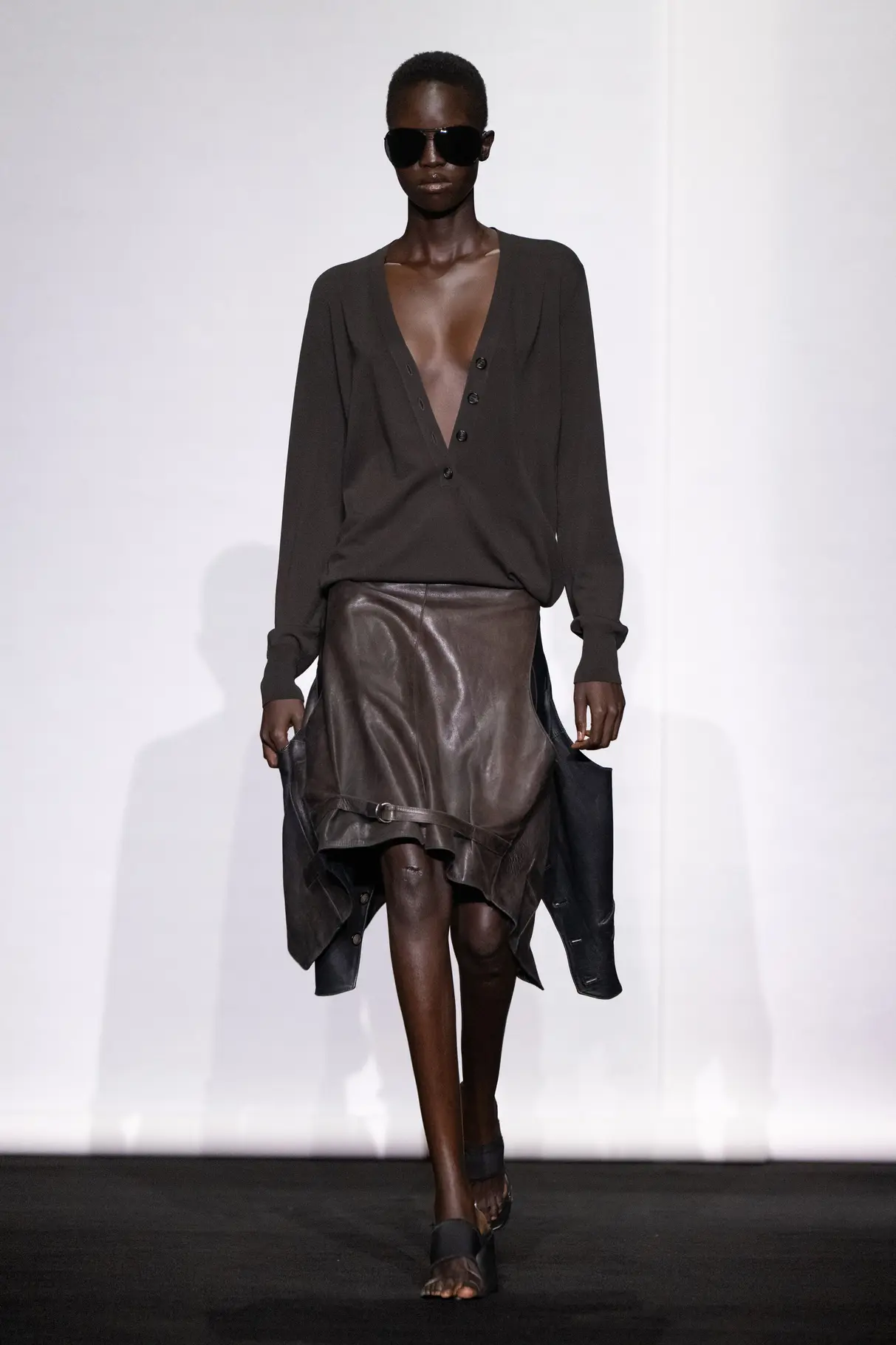 Third runway look from MM6 Maison Margiela SS27 featuring the Havaianas collaboration